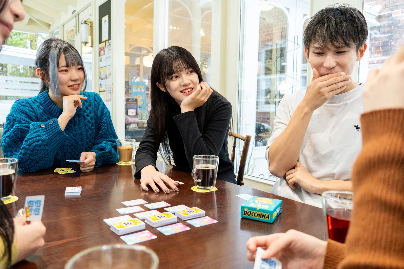 質問に答える親と、行き先を予想するプレイヤーに分かれる。